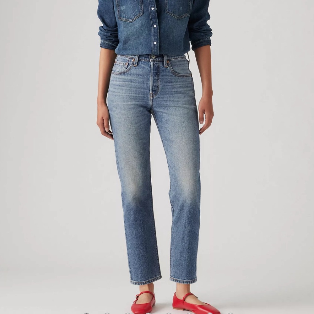 Levi’s 501 cropped jeans color : scanned